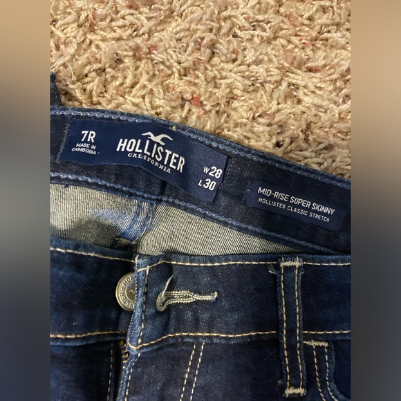 Hollister size 7 distressed front jean. Like new - Picture 2 of 5